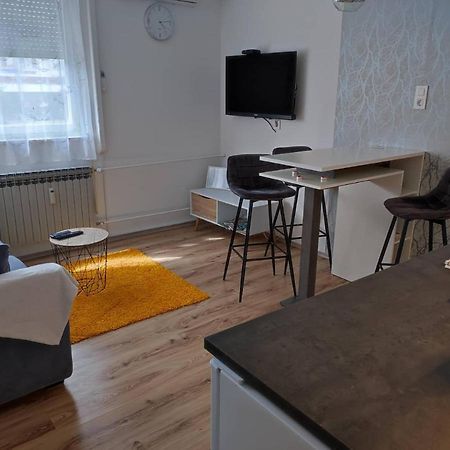 Apartman Emy Karlovac Exteriör bild