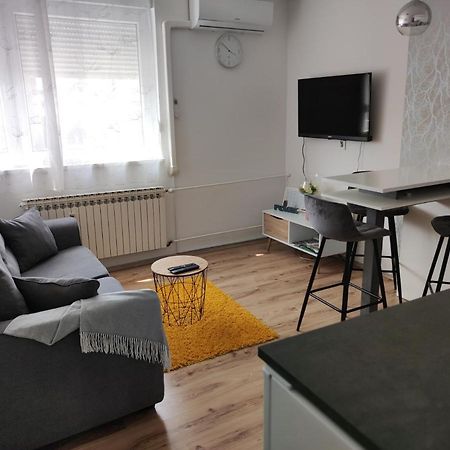 Apartman Emy Karlovac Exteriör bild